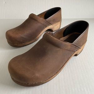 Sanita Mens Clogs Sanita Wood - Jamie Closed Oil Leather Clogs Brown EU 45 US 11